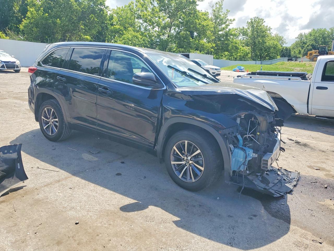 2017 Toyota Highlander Xle - Image 4