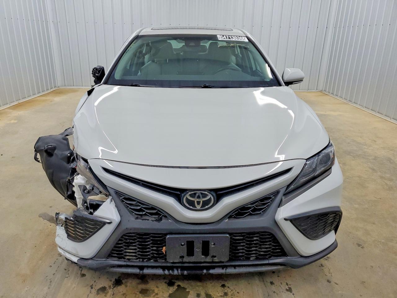 2022 Toyota Camry Se - Image 5