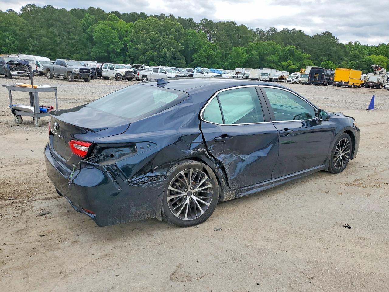 2019 Toyota Camry Se - Фото 3