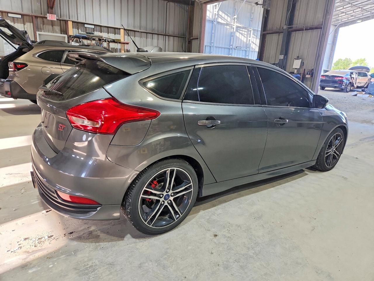 2017 Ford Focus St - Фото 3