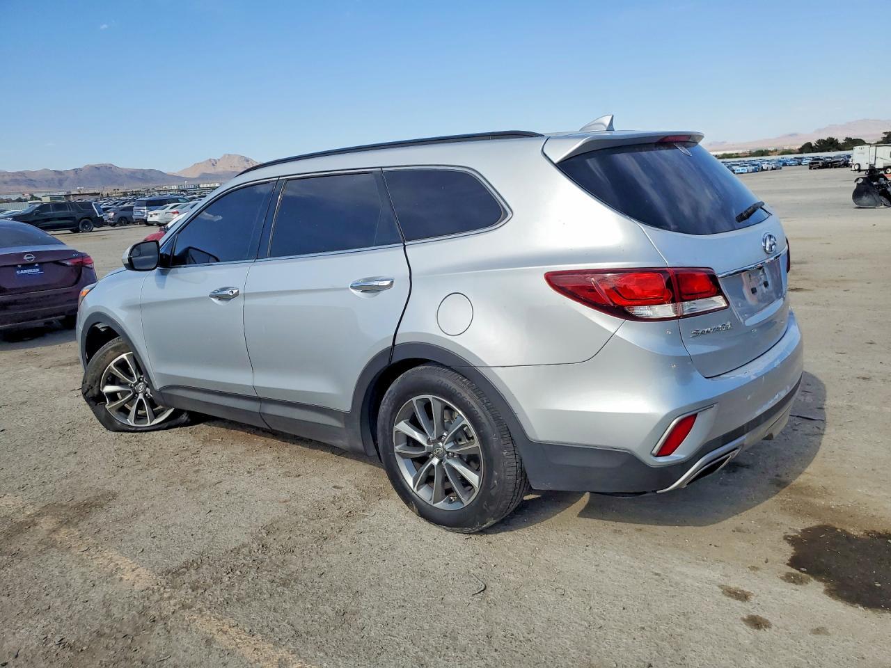 2017 Hyundai Santa Fe Se - Фото 2