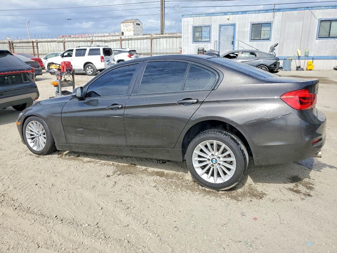 2016 BMW 320 I - Фото 2