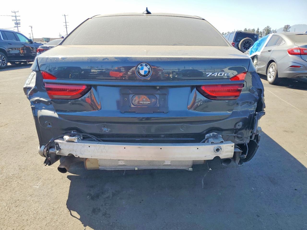2018 BMW 740 Xe - Image 6