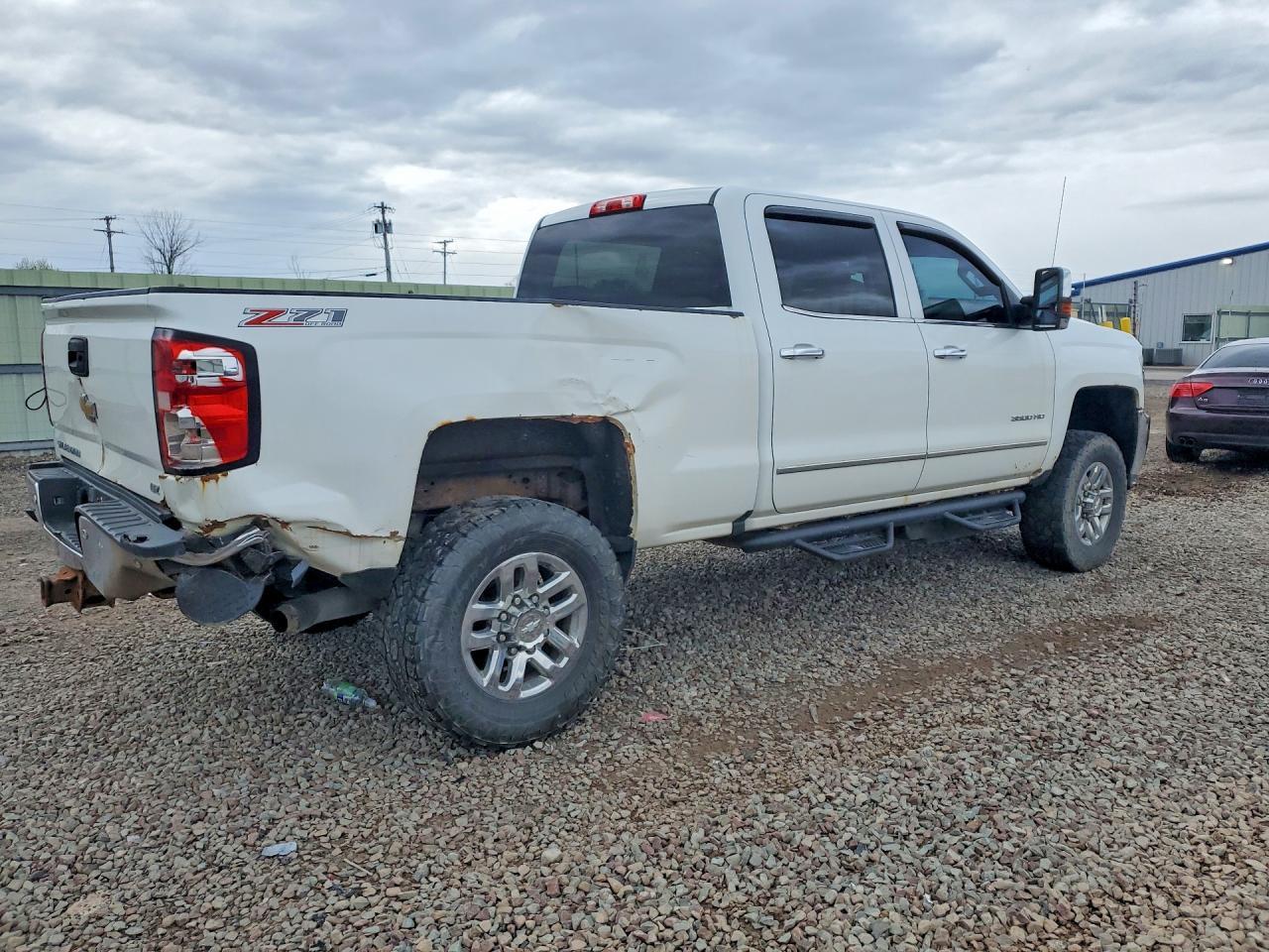 2017 Chevrolet Silverado K3500 Ltz - Image 3