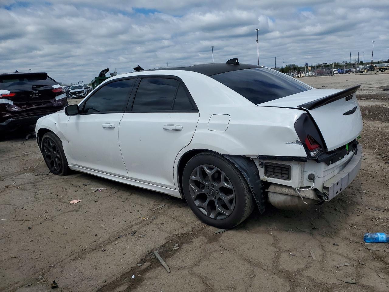 2017 Chrysler 300 S - Фото 2