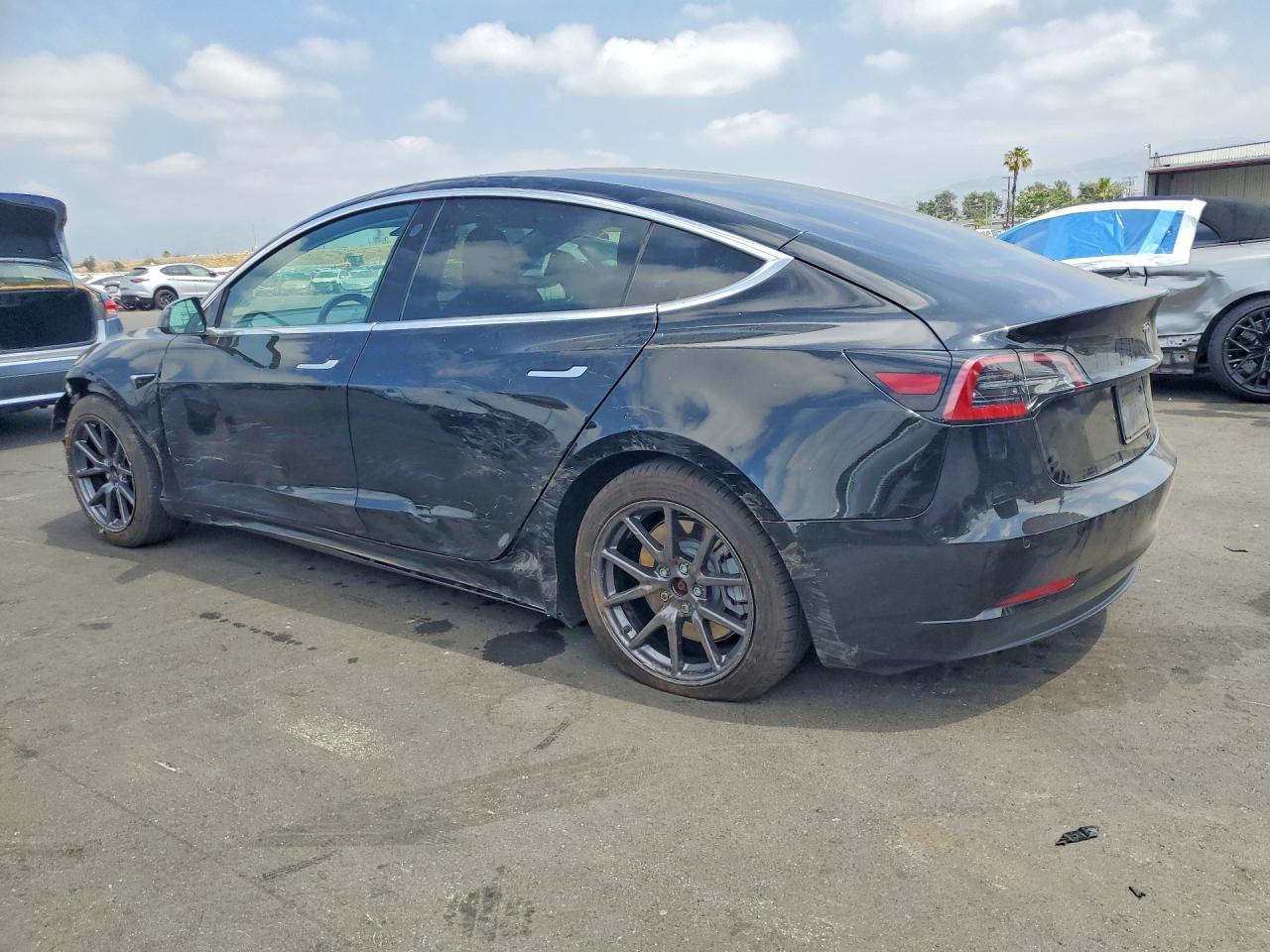 2019 Tesla Model 3 - Фото 2
