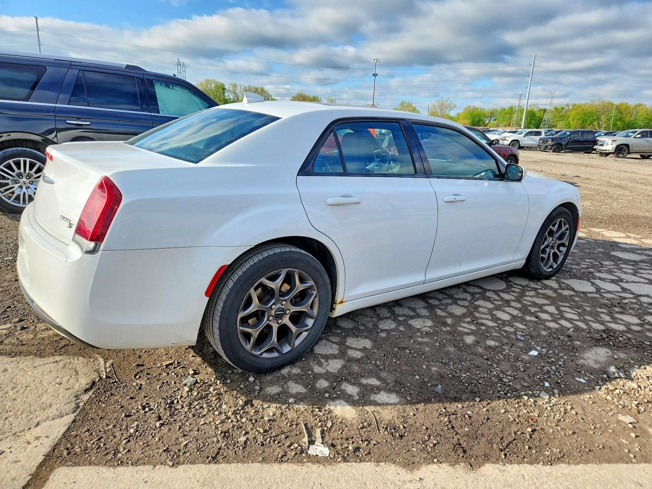 2017 Chrysler 300 S - Фото 3