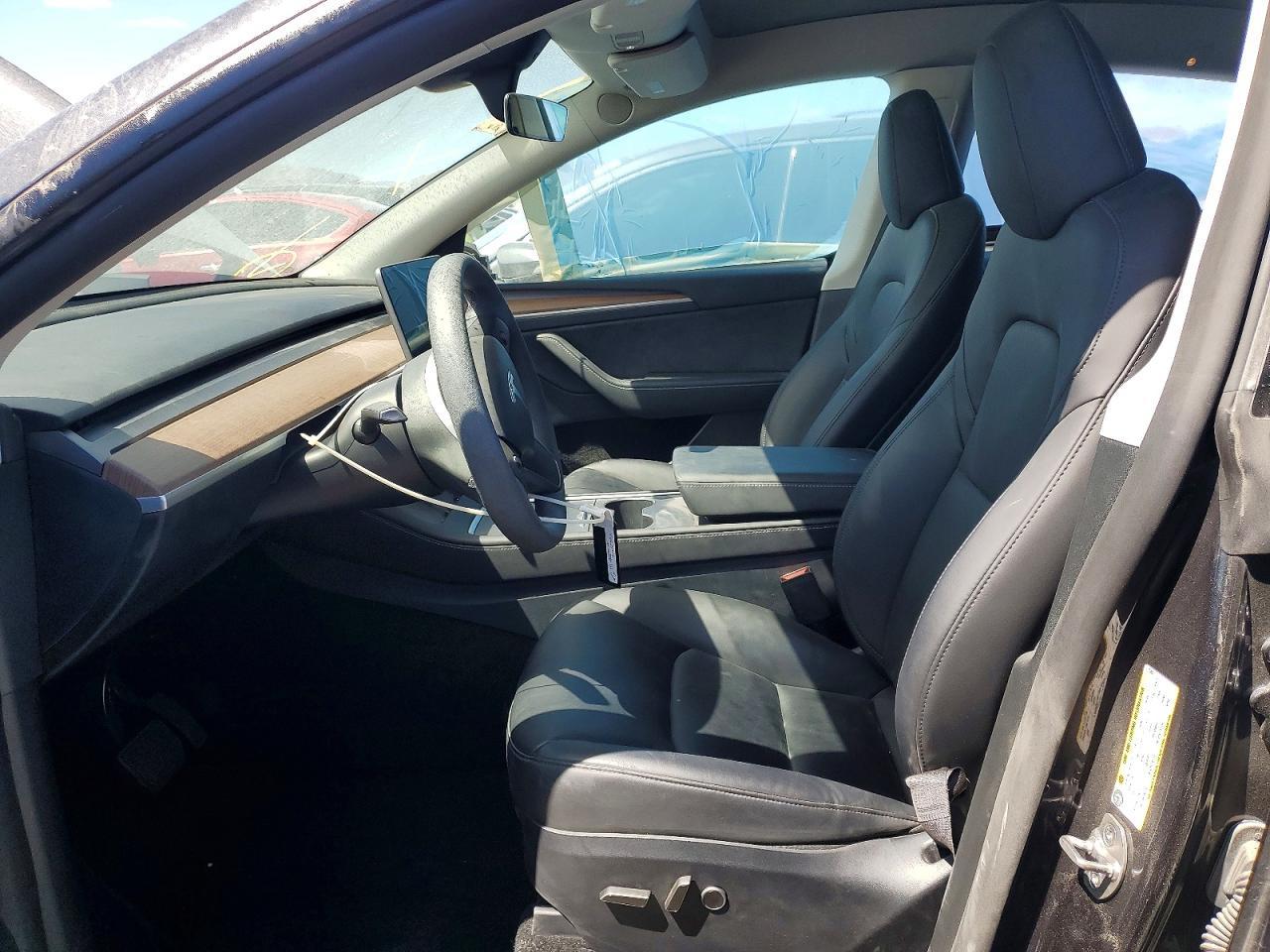 2025 Tesla Model Y - Image 7