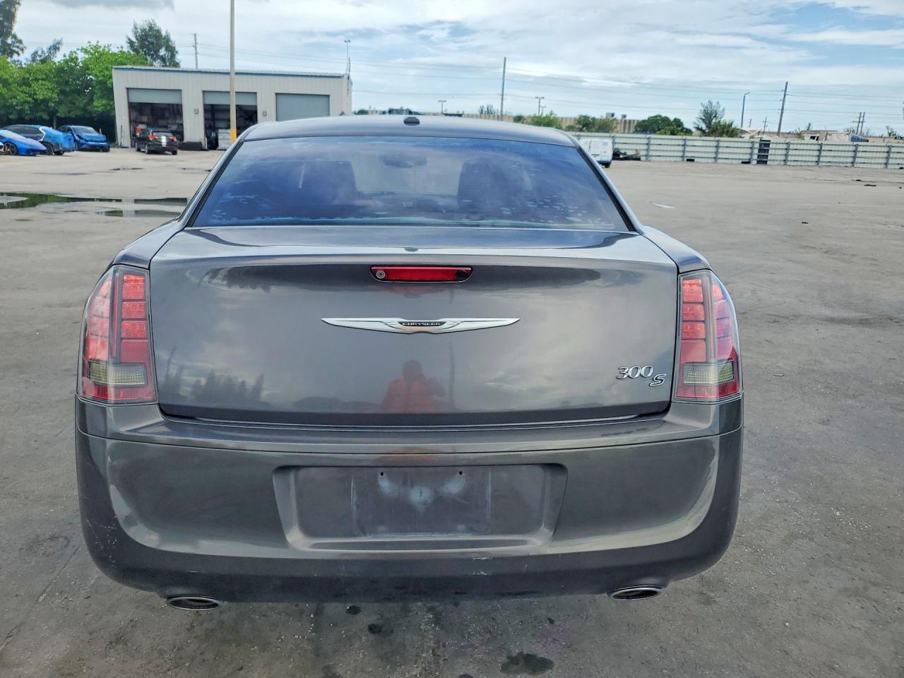 2014 Chrysler 300 S - Image 6