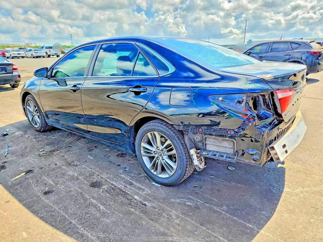 2015 Toyota Camry Se - Фото 2