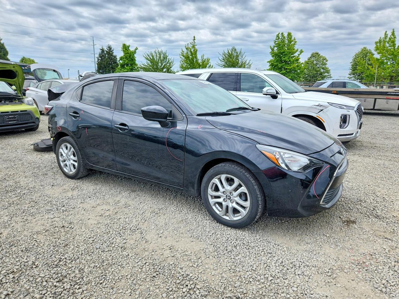 2017 Toyota Yaris Ia Base - Фото 4