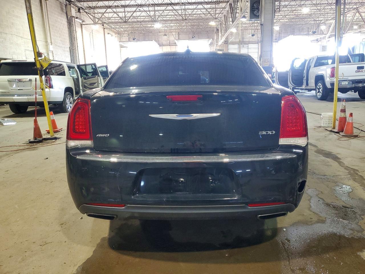 2018 Chrysler 300 Limited - Фото 6