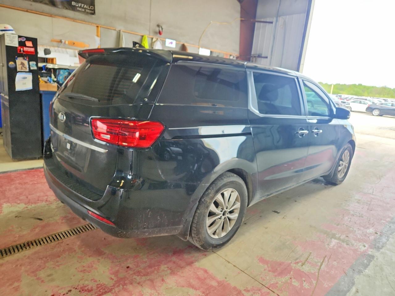 2020 Kia Sedona L - Фото 3