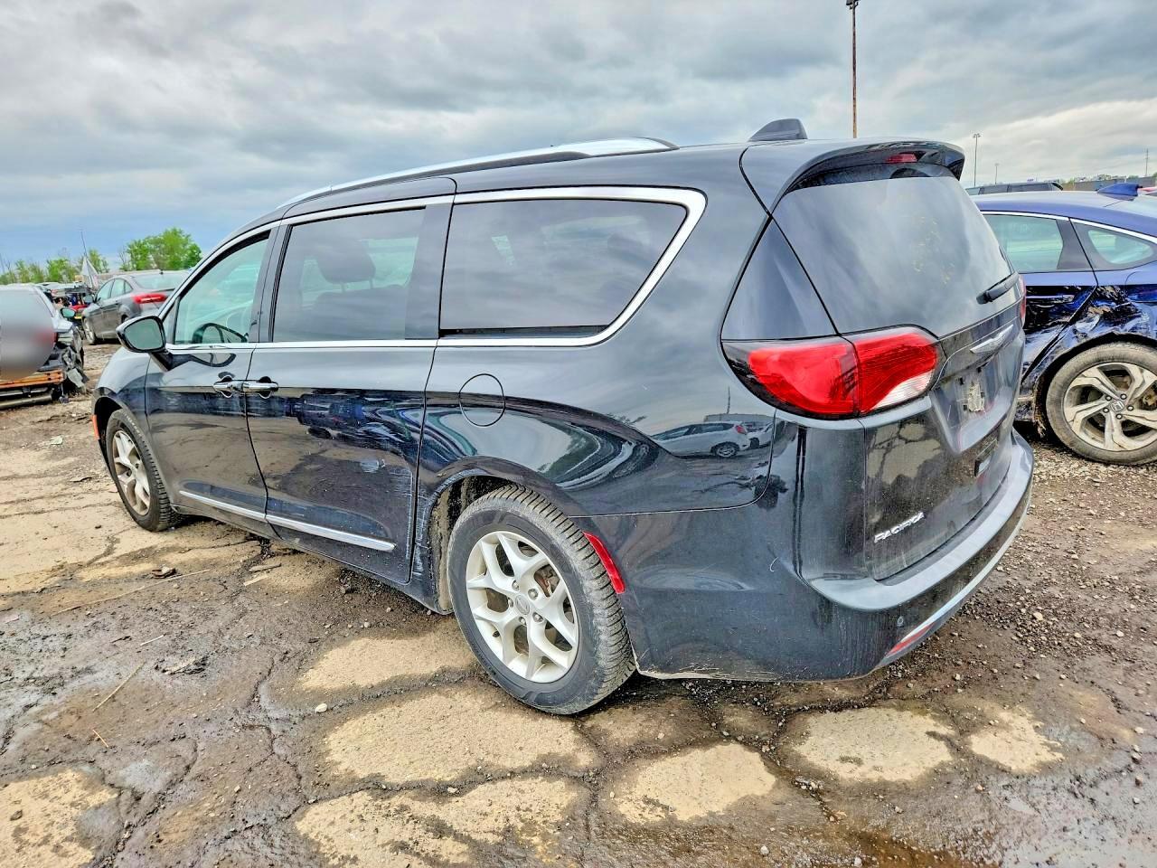 2018 Chrysler Pacifica Touring L - Фото 2