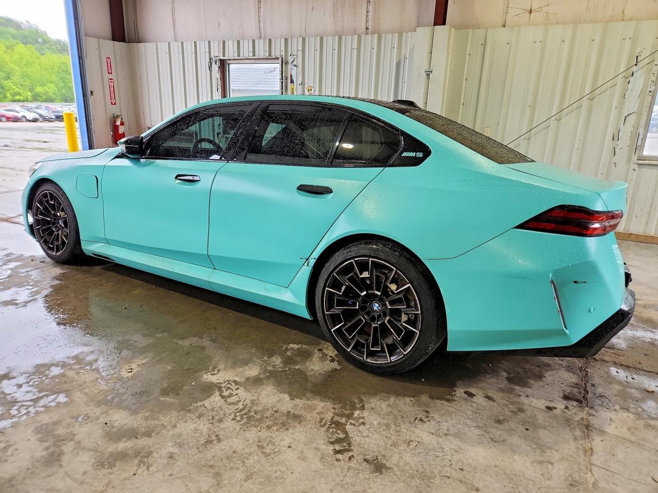 2025 BMW M5 - Фото 2