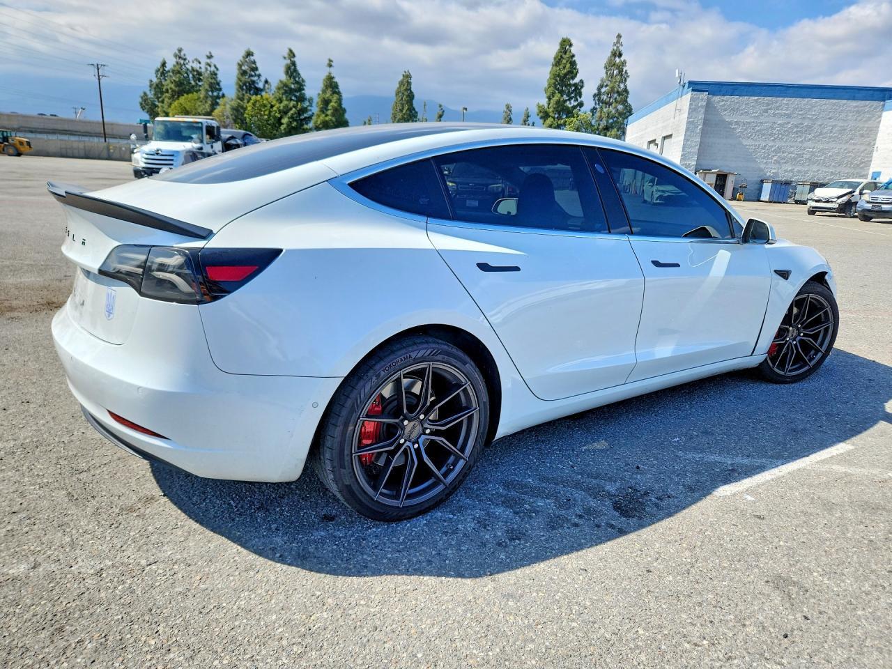 2018 Tesla Model 3 - Фото 3