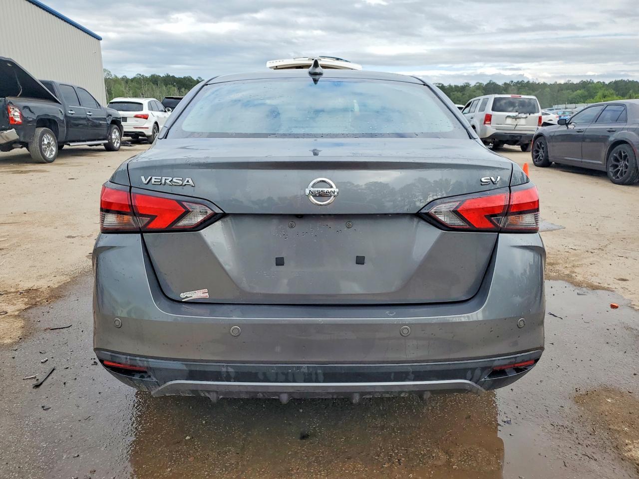 2022 Nissan Versa Sv - Image 6
