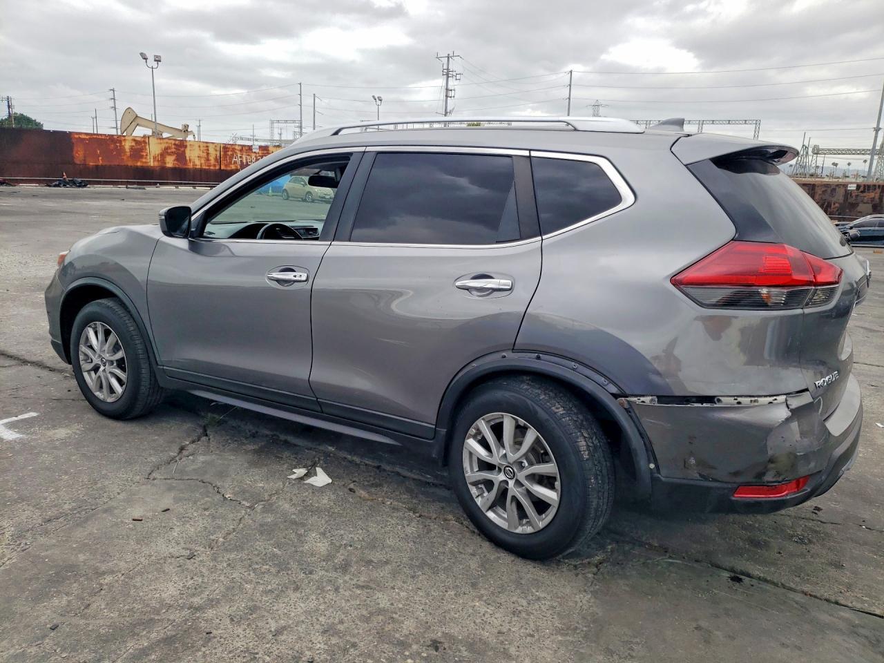 2018 Nissan Rogue Sv - Image 2