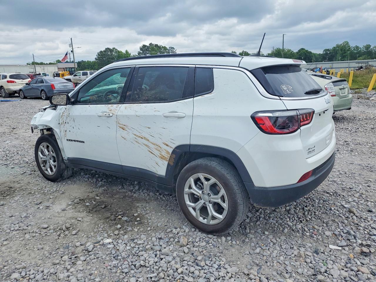 2024 Jeep Compass Latitude - Image 2