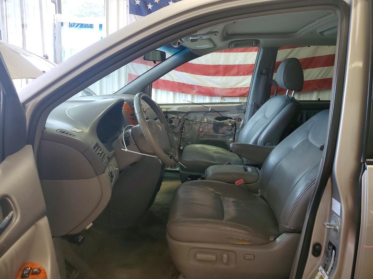 2009 Toyota Sienna - Фото 7