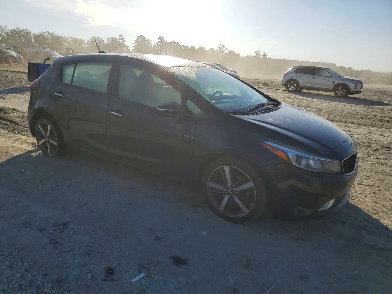 2017 Kia Forte - Image 4
