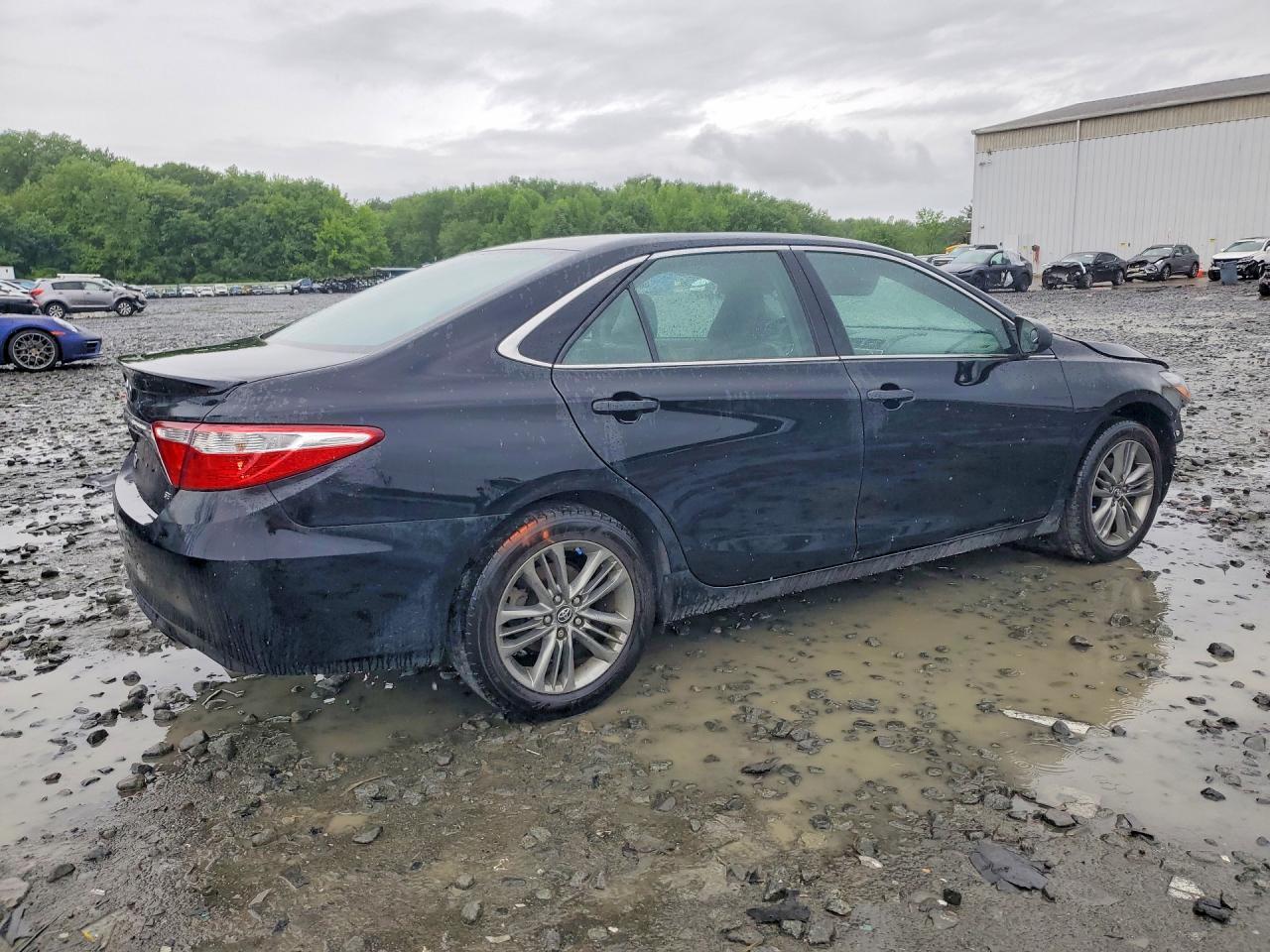 2017 Toyota Camry Se - Фото 3