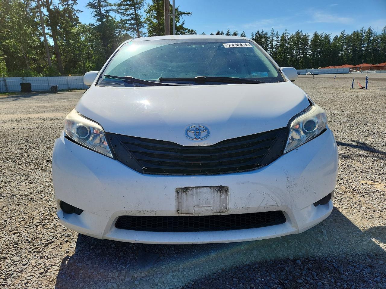 2014 Toyota Sienna Le - Image 5