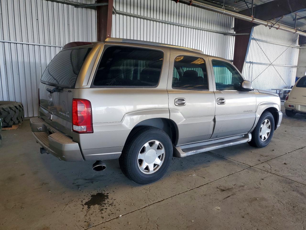 2002 Cadillac Escalade - Image 3