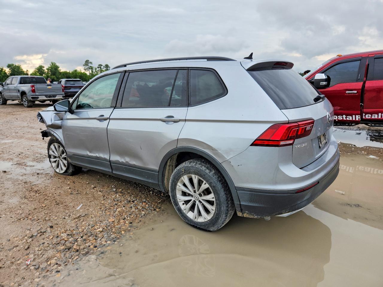 2020 Volkswagen Tiguan S - Фото 2