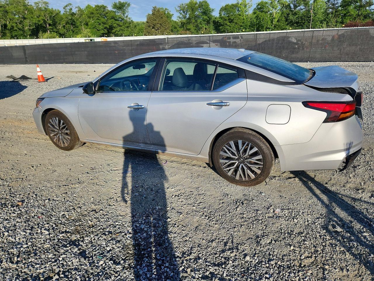 2025 Nissan Altima Sv - Image 2