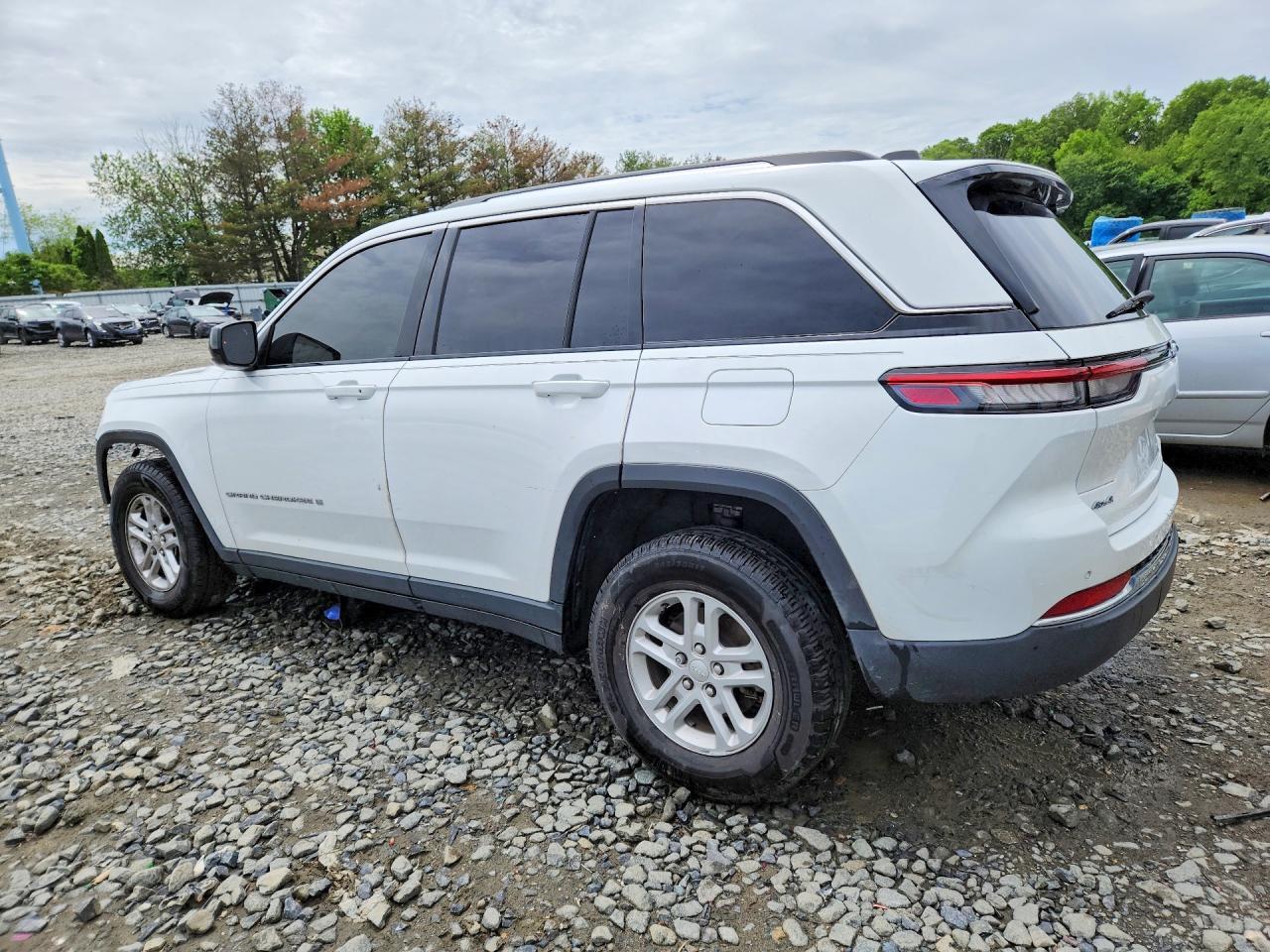 2023 Jeep Grand Cherokee Laredo/Altitude - Image 2