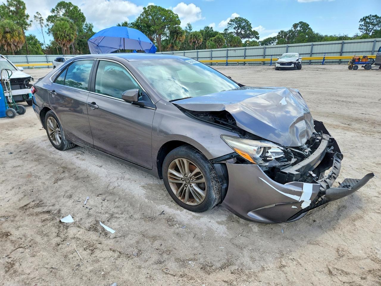 2017 Toyota Camry Se - Фото 4