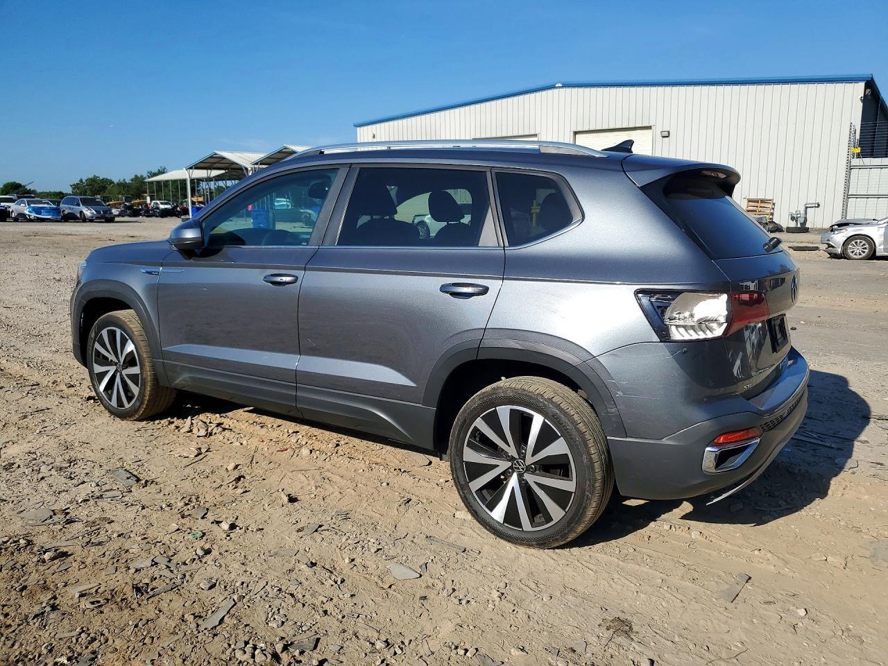 2024 Volkswagen Taos Se - Фото 2