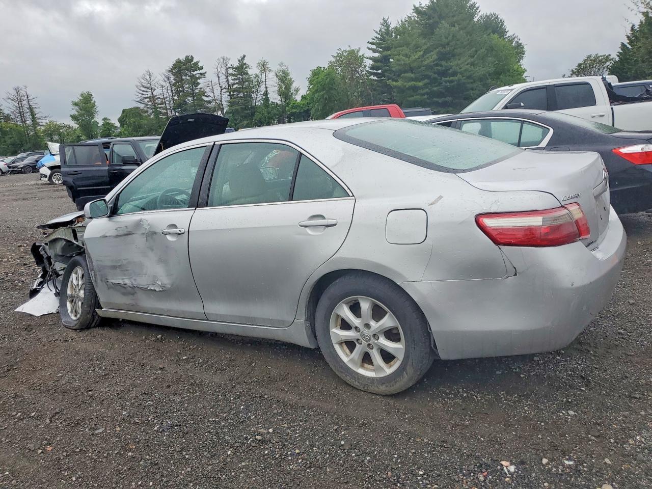 2009 Toyota Camry Le - Фото 2