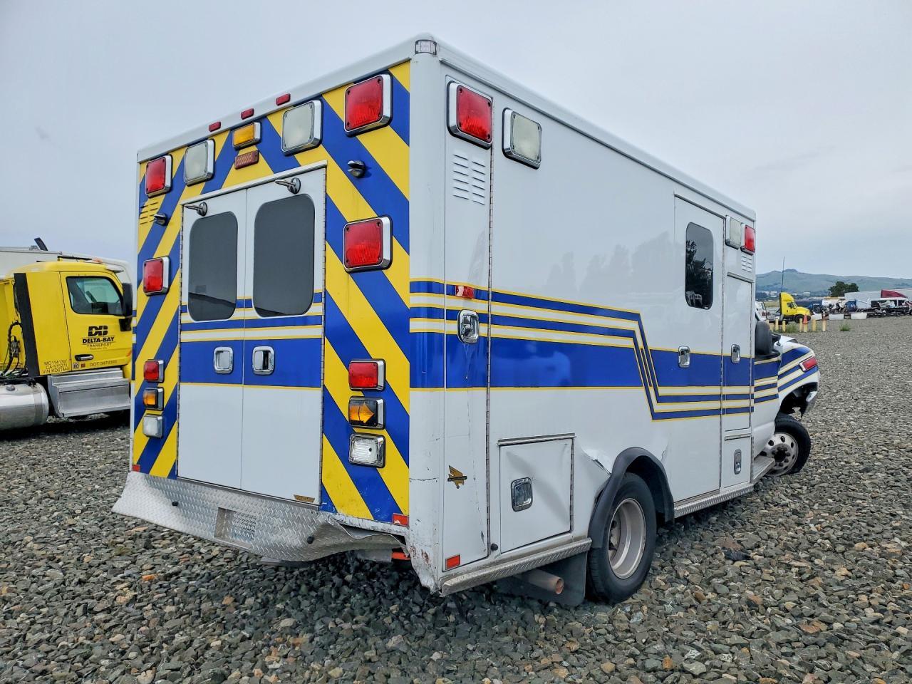 2017 Ford Econoline E350 Super Duty Cutaway Van - Фото 3
