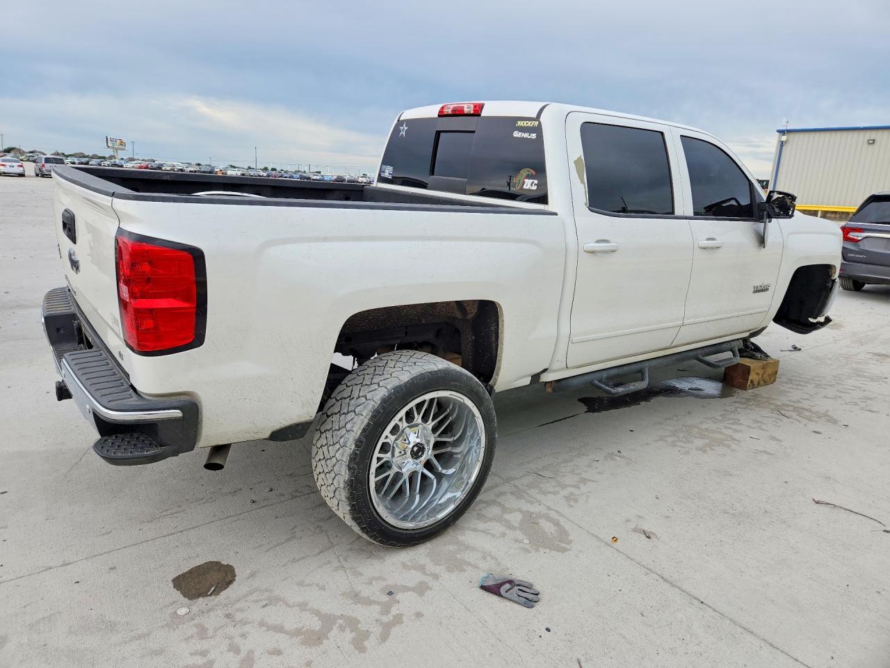 2017 Chevrolet Silverado C1500 Lt - Image 3