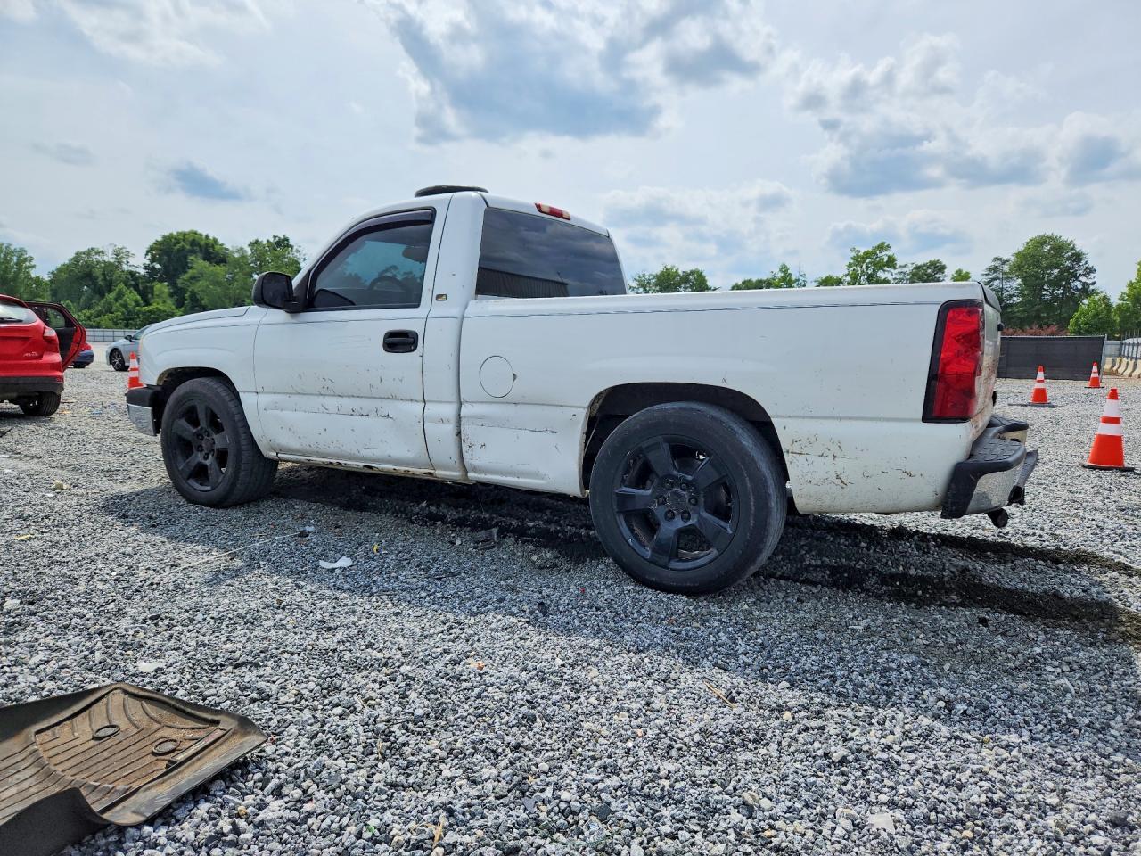 2004 Chevrolet Silverado C1500 - Фото 2