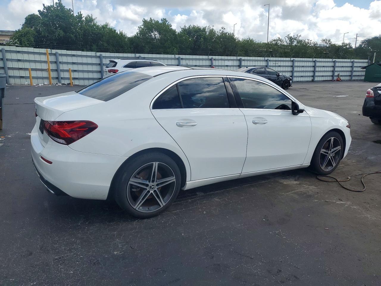 2022 Mercedes-Benz A 220 - Image 3
