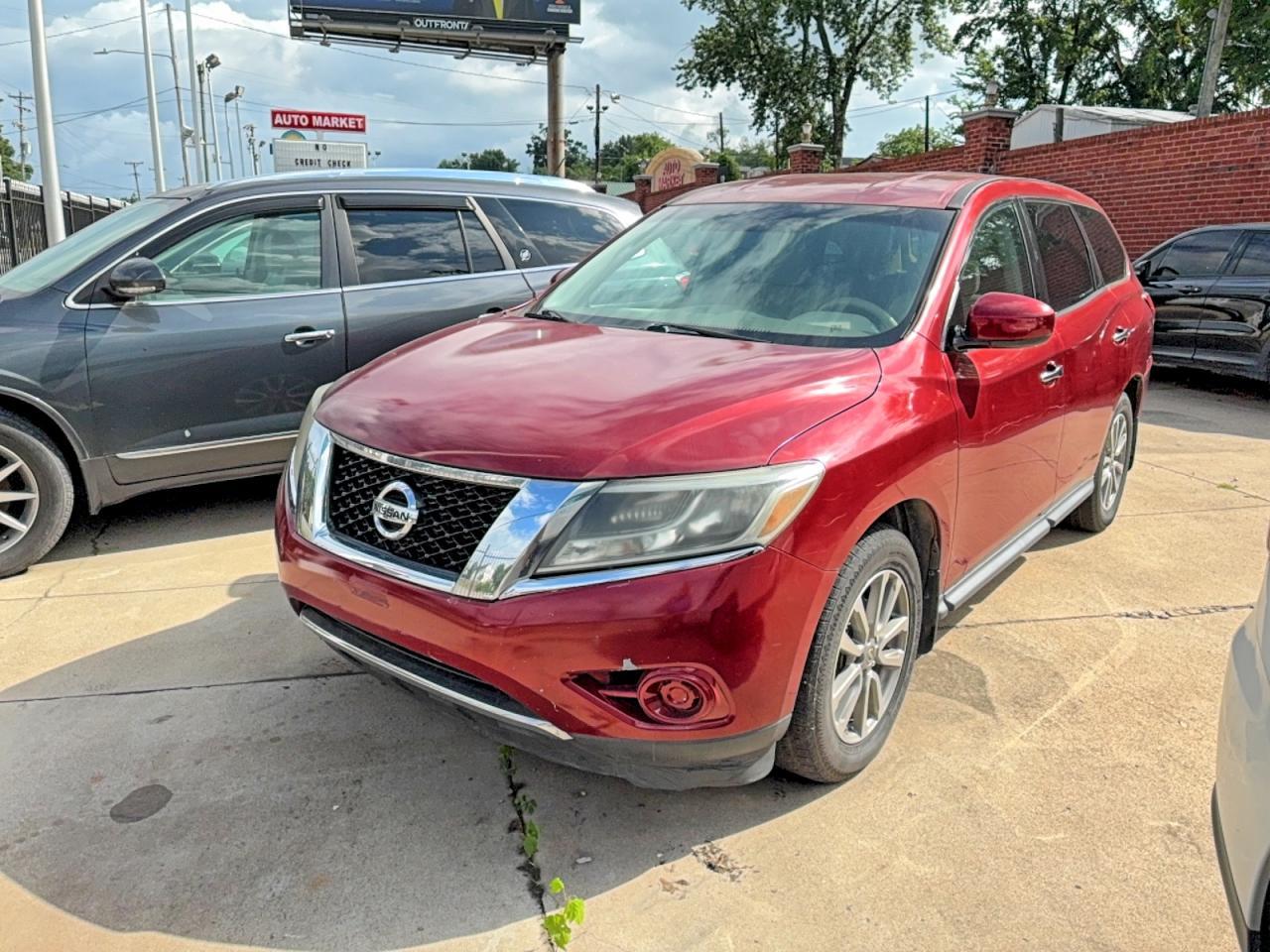 2014 Nissan Pathfinder S - Image 2