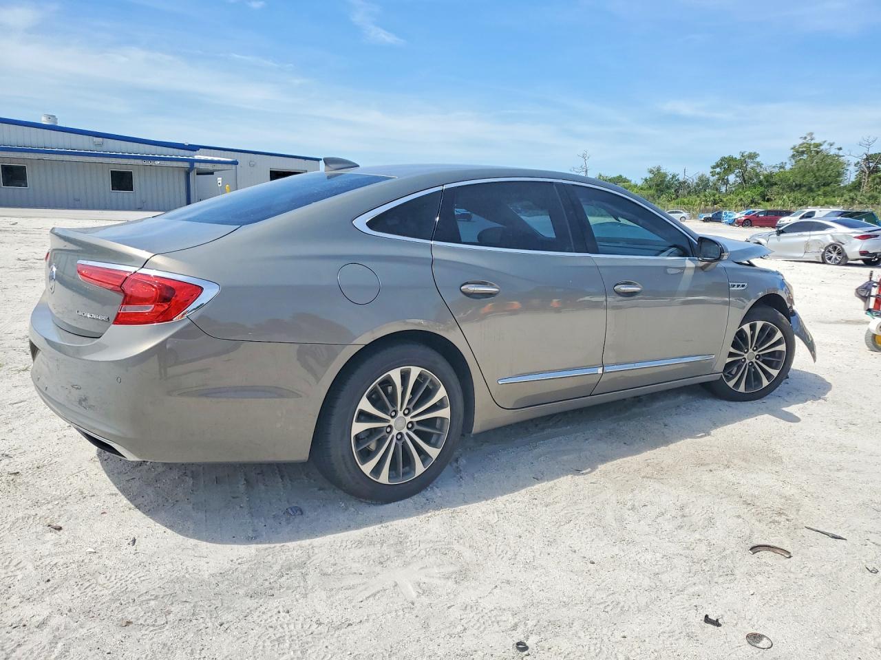 2017 Buick Lacrosse Essence - Image 3