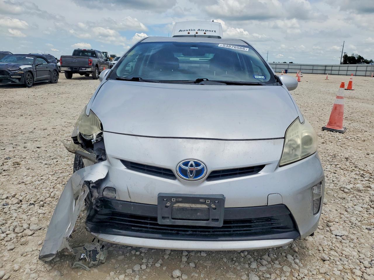 2013 Toyota Prius Two - Фото 5