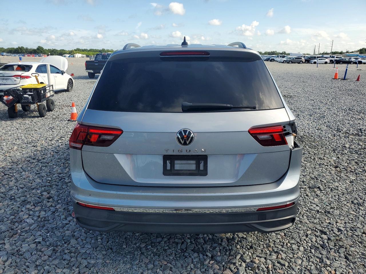 2022 Volkswagen Tiguan S - Фото 6