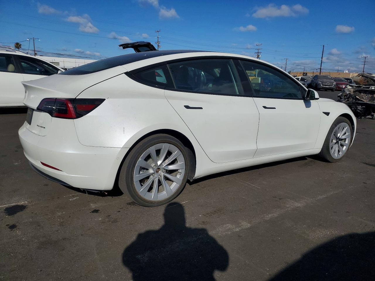 2022 Tesla Model 3 - Фото 3