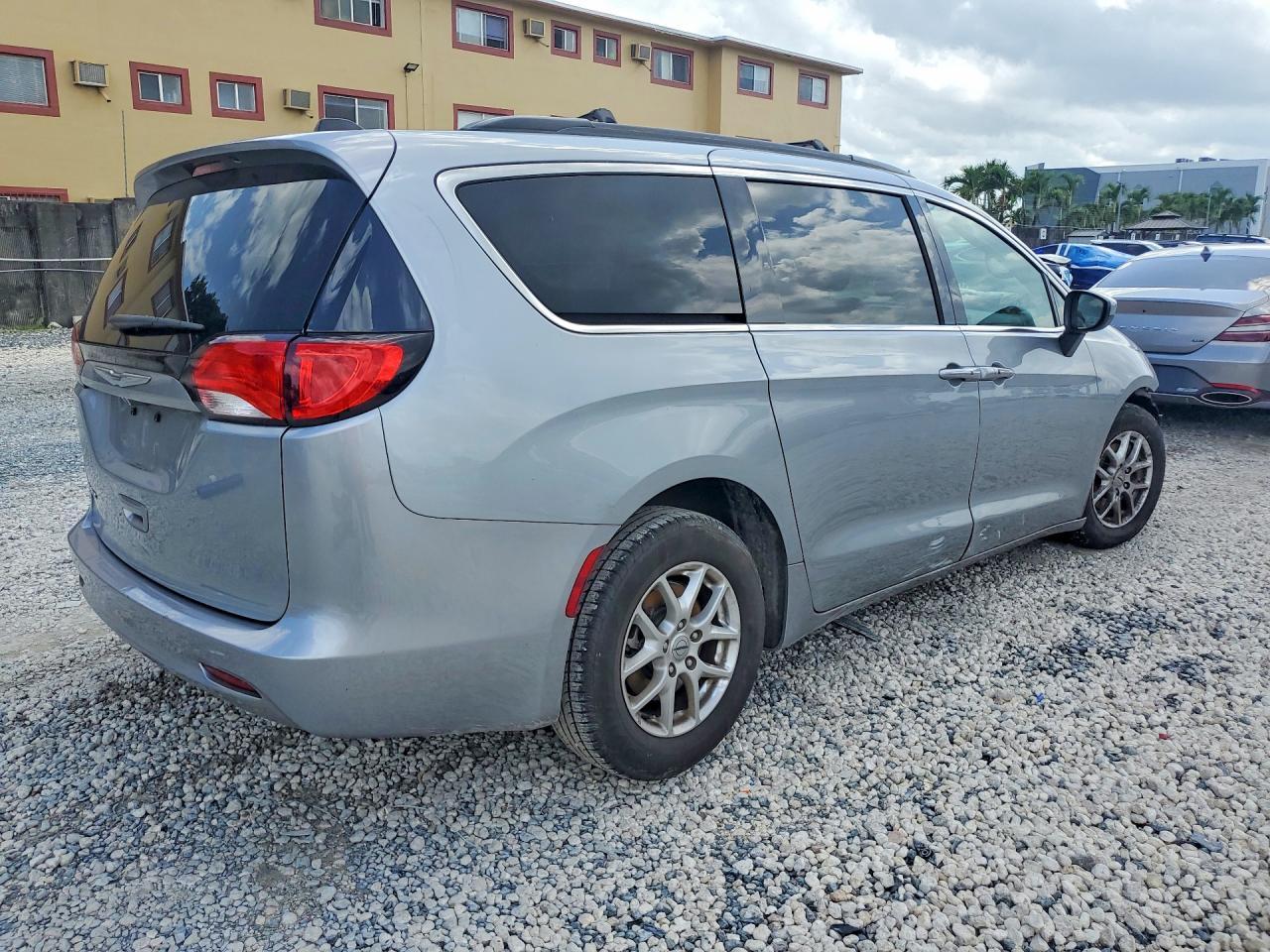 2021 Chrysler Voyager Lxi - Фото 3