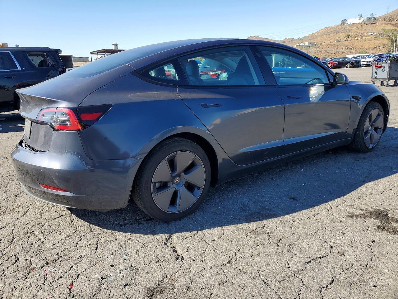 2023 Tesla Model 3 - Фото 3