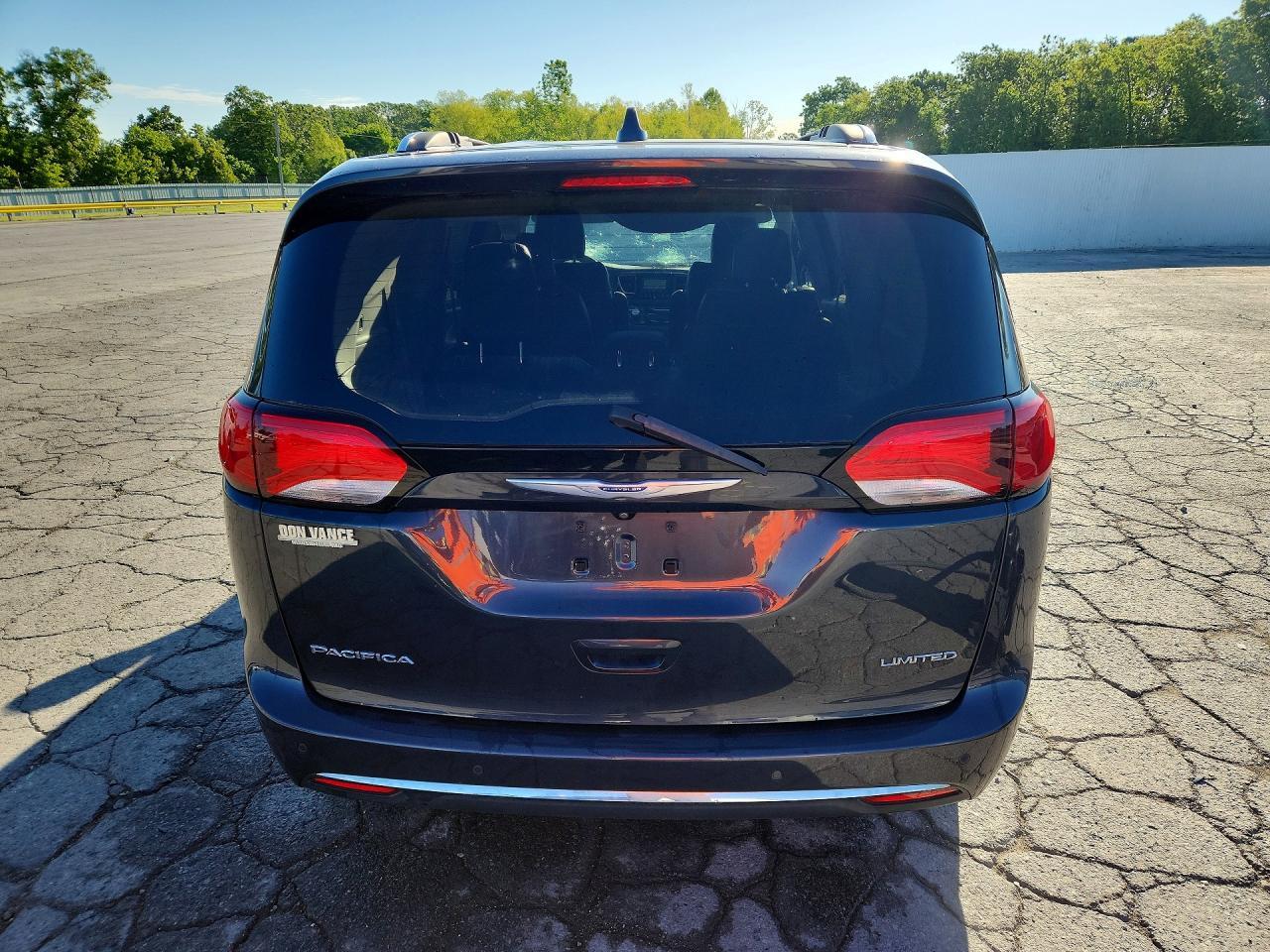 2020 Chrysler Pacifica Limited - Image 6