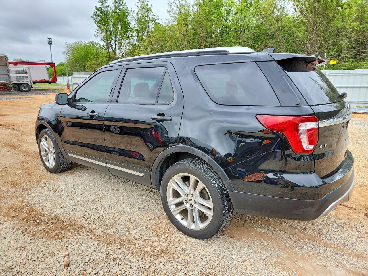 2016 Ford Explorer Xlt - Фото 2