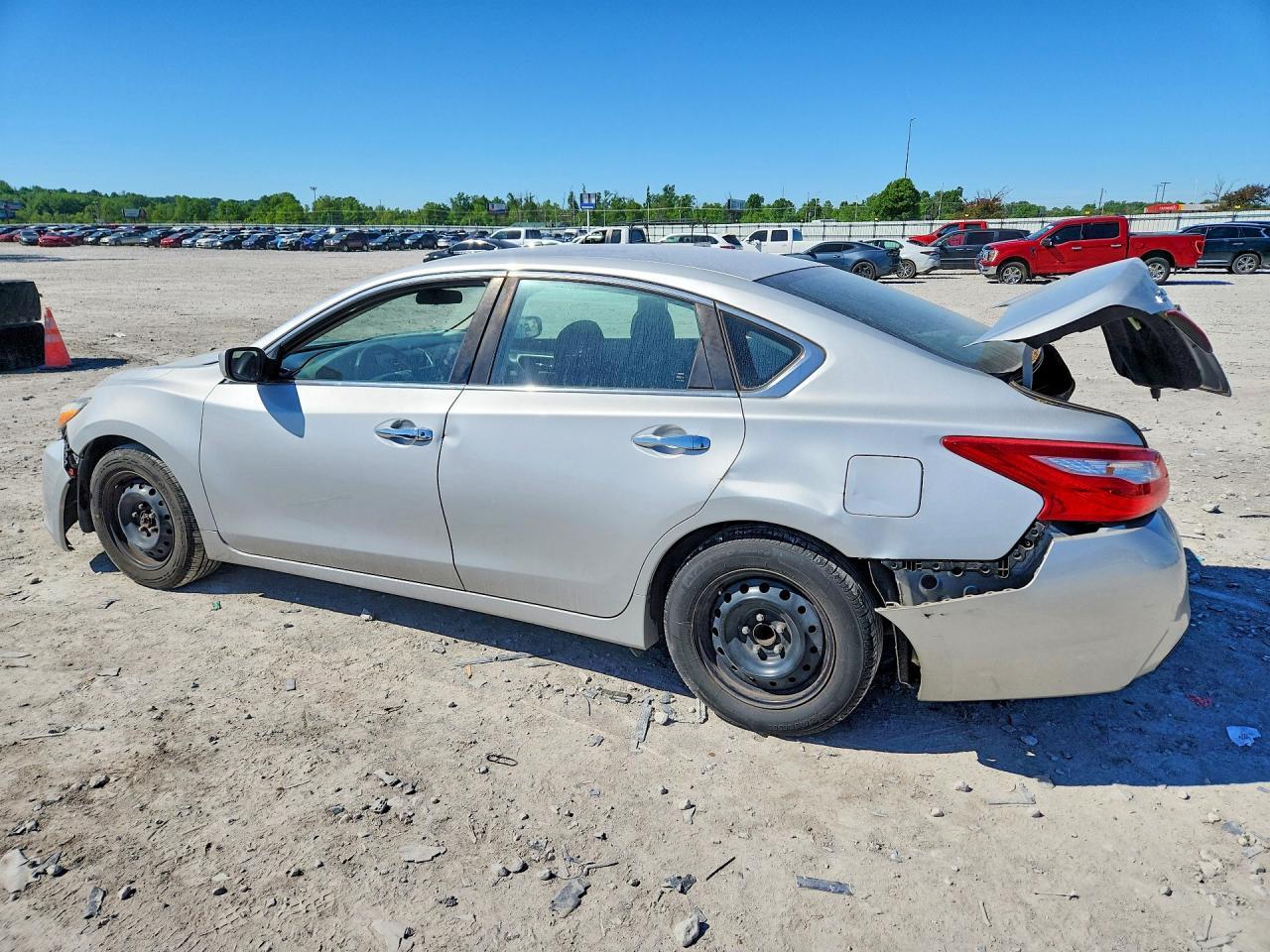2016 Nissan Altima 2.5 S - Фото 2
