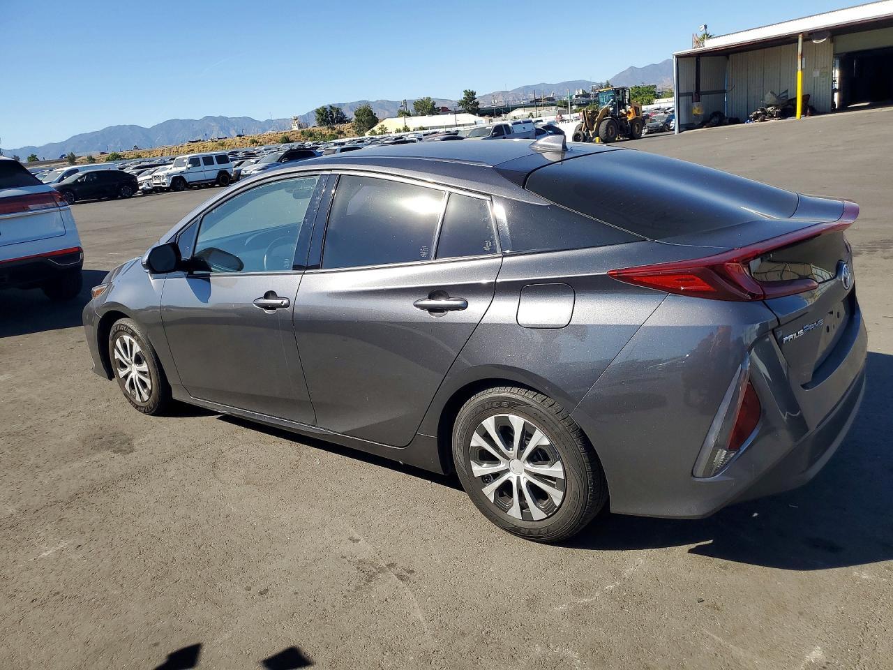 2020 Toyota Prius Prime Le - Image 2