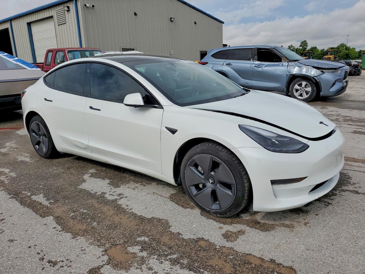 2023 Tesla Model 3 - Image 4